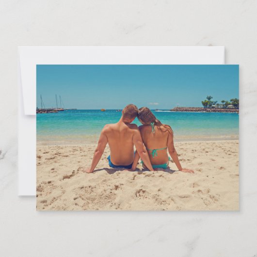 Hochzeit in Urlaubsort Handgeschriebenes Modernes Save The Date (Rückseite)