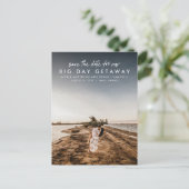 Hochzeit in Urlaubsort Save the Date Ankündigungspostkarte (Stehend Vorderseite)