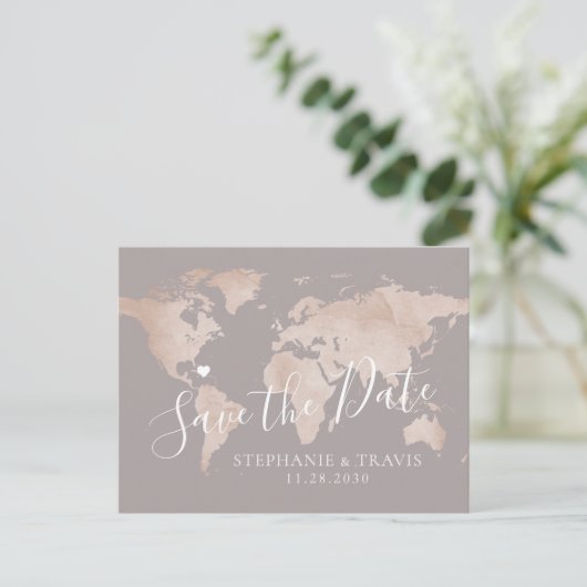 Hochzeit in Urlaubsort Save the Date Mauve Map Ankündigungspostkarte (Stehend Vorderseite)