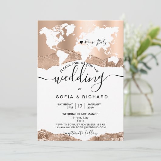Hochzeit in Urlaubsort World Map Rose Gold Einladung (Stehend Vorderseite)