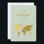 Hochzeit in Urlaubsort World Passport Sage Green G Einladung<br><div class="desc">Eine schlanke grüne und goldene Hochzeit in Urlaubsort Passgestaltung mit goldener Weltkarte, Flugzeug und Reiseelementen. Dieses Design ist ideal für alle Frühlings-, Sommer-, Herbst- und Winter-Hochzeiten in Urlaubsort. Ein elegantes Weiß- und Golddesign mit Passlayout, Weltkarte und individuellem Foto. Eine moderne Hochzeit in Urlaubsort lädt zum Design mit eleganten Elementen. Es...</div>