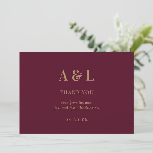 Hochzeit Minimalistischer Monogram Burgundy Gold Dankeskarte (Stehend Vorderseite)