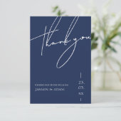 Hochzeit Minimalistischer Navy-Script-Typografie Dankeskarte (Stehend Vorderseite)