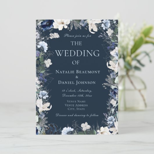 Hochzeit mit blauen Blüten Einladung (Stehend Vorderseite)