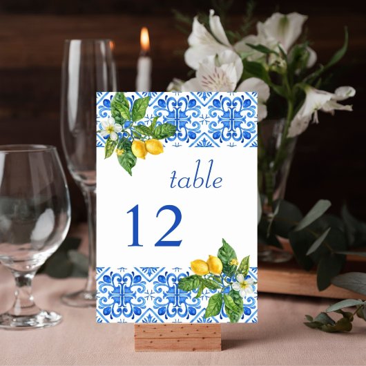 Hochzeit mit blauen Kacheln und Zitronen Tischnummer