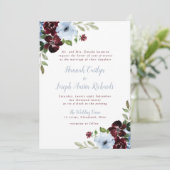 Hochzeit mit blühenden Blumen in Bordeaux Einladung (Stehend Vorderseite)