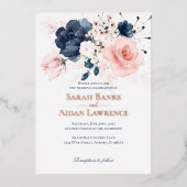 Hochzeit mit Blütenblauen und Blütenrosa Folieneinladung (Vorderseite)
