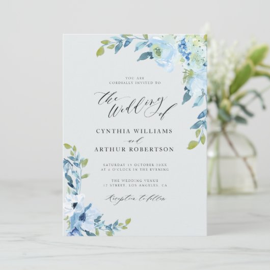 Hochzeit mit hellblauen Blumen Einladung (Stehend Vorderseite)