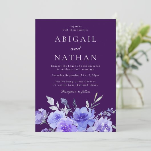 Hochzeit mit lila und violetter Wasserfarbe Einladung (Stehend Vorderseite)