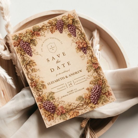 Hochzeit mit Trauben aus altem Weingut Save The Date