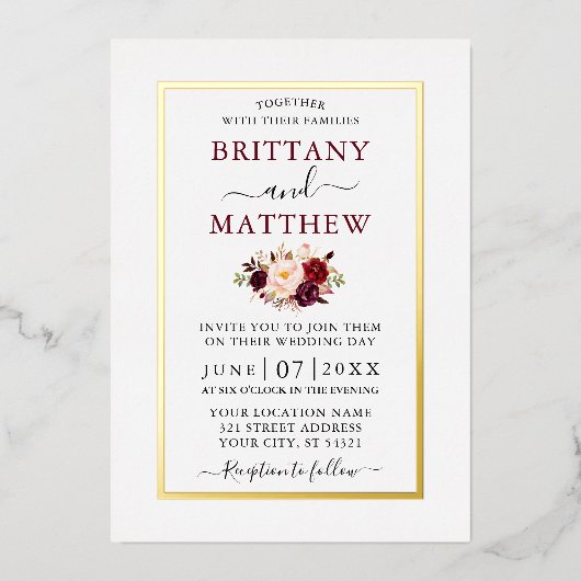 Hochzeit Modernes Elegantes florales Burgundy Gold Folieneinladung (Vorderseite)