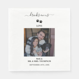 Hochzeit Modernes Foto Couple Pet Dog Drinks auf u Serviette