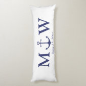 Hochzeit nautischer Ankernacht blaues weißes Monog Seitenschläferkissen (Rückseite (Vertikal))