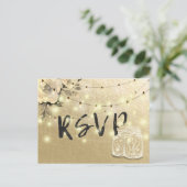 Hochzeit RSVP floral Mason Jar String Lights Gold Einladungspostkarte (Stehend Vorderseite)