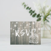 Hochzeit RSVP Rustic Wood & Mason Jar String Light Einladungspostkarte (Stehend Vorderseite)