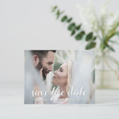 Hochzeit Save the Date | Elegante moderne Schrift Ankündigungspostkarte (Stehend Vorderseite)