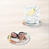 Hochzeit Speichern Sie das Date Foto Script Callig Runder Pappuntersetzer (Vor Ort)