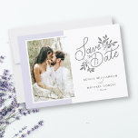 Hochzeit Speichern Sie das Datum 2 Fotos Script Bo Save The Date<br><div class="desc">Ein schönes Save the Date mit Ihrem Foto gerahmt durch eine leicht lila Farbweise und mit handgeschriebener Save the Date Schrift Kalligraphie und botanischen Grafik. Fügen Sie Ihre Namen und das Datum, das angepasst werden soll. Auf der Rückseite, fügen Sie ein weiteres Foto und zwei Zeilen von benutzerdefinierten Text -...</div>