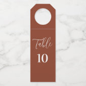 Hochzeit Tischnummer Terracotta Brown Flaschenanhänger (Vorderseite)