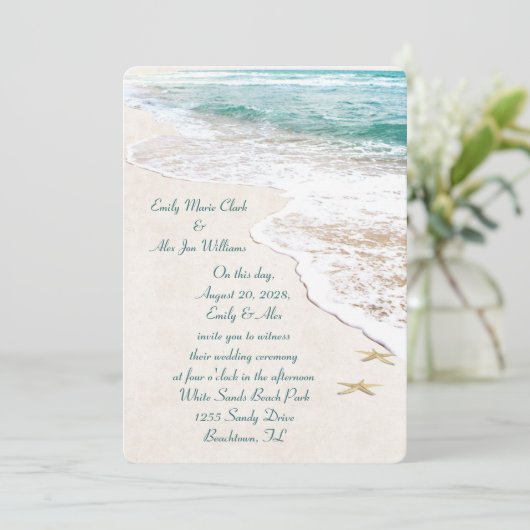 Hochzeit und Starfish am Strand Einladung (Stehend Vorderseite)