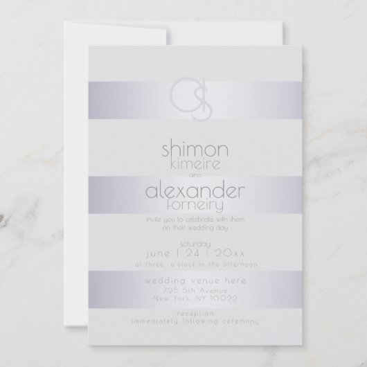 Hochzeit | Violett-Silber-Schimmer-Streifen Monogr Einladung (Vorderseite)