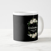 Hochzeit von Bridesmaid Schwarz und Weiß mit Blume Jumbo-Tasse (Vorderseite Rechts)