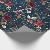 Hochzeit von Burgund Navy Blush Floral Geschenkpapier (Ecke)