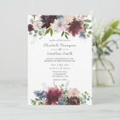 Hochzeit von Burgund und Navy-Floral-Aquarellen Einladung (Stehend Vorderseite)