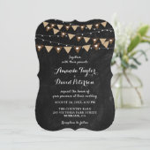 Hochzeit von Chalkboard Burlap Bunting String Ligh Einladung (Stehend Vorderseite)
