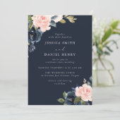 Hochzeit von Deep Navy Blue & Blush Floral Einladung (Stehend Vorderseite)