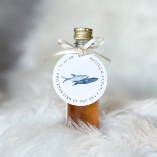 Hochzeit von Fischen mit blauer Wasserfarbe an der Geschenkanhänger