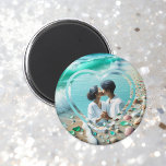 Hochzeit von hübschem Foto Magnet<br><div class="desc">Personalisiertes Foto mit einem Meeresglas Strand Hintergrund. Hübsch für Hochzeiten Leckereien.</div>