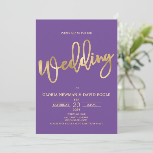 Hochzeit von lila und Gold Scripture QR Code Einladung (Stehend Vorderseite)