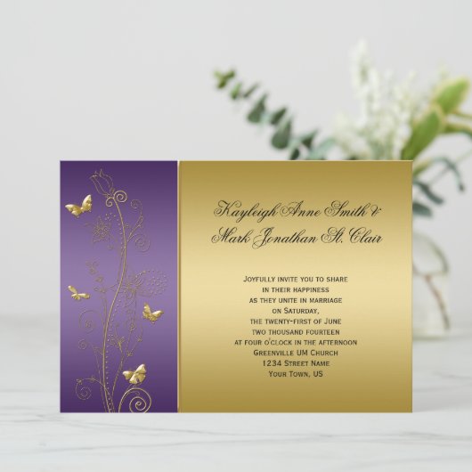 Hochzeit von lila und goldenen Blütenschmetterling Einladung (Stehend Vorderseite)