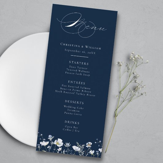 Hochzeit von Navy Blue Elegant Winter Wildblumen Menükarte