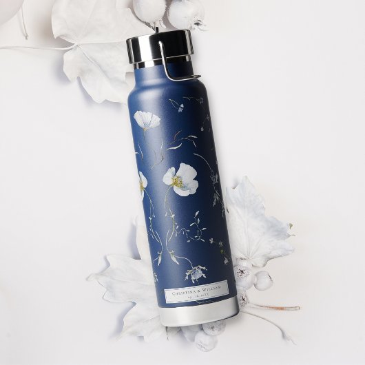 Hochzeit von Navy Blue Elegant Winter Wildblumen Trinkflasche