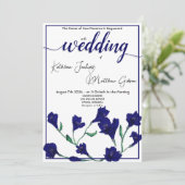 Hochzeit von Navy Blue Floral Water Einladung (Stehend Vorderseite)