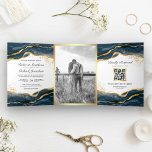 Hochzeit von Navy Blue Gold Abstrakt Ink QR Code Dreifach Gefaltete Einladung<br><div class="desc">Erleben Sie Ihren Gast mit dieser eleganten Hochzeitsveranstaltung mit einem wunderschönen abstrakten Design und Imitaten goldenen Folienakzenten mit Online-RSVP-Karte. Fügen Sie einfach Ihre Veranstaltungsdetails zu dieser leicht zu bedienenden Vorlage hinzu und schmücken Sie diese Karte mit Ihrem bevorzugten Foto,  um sie zu einer personalisierten Einmaleinladung zu machen.</div>
