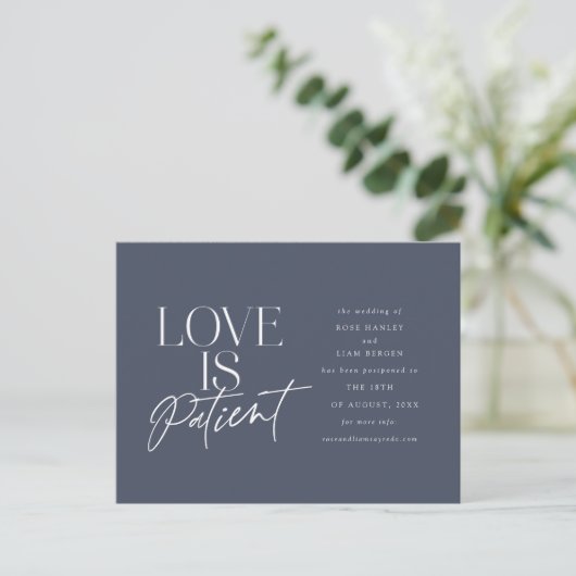 Hochzeit von Navy-Script-Liebe verschieben Datum Postkarte (Stehend Vorderseite)