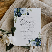 Hochzeit von Navy- und Hellblauen Blumenskripten Einladung