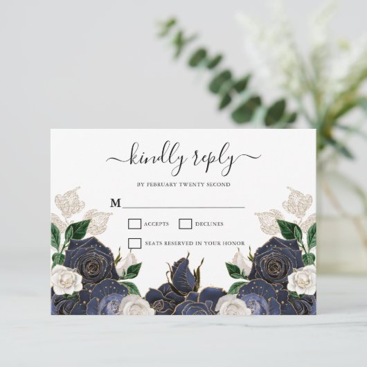 Hochzeit von Navy und White Floral RSVP Karte (Stehend Vorderseite)