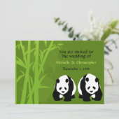 Hochzeit von Riesenpanda-Bären und Grünem Bambuswa Einladung (Stehend Vorderseite)