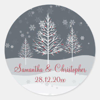 Hochzeit von schneebedeckten Nacht- und Winterbäum Runder Aufkleber