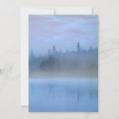 Hochzeit von staubblauer Waldlandschaft Einladung (Rückseite)