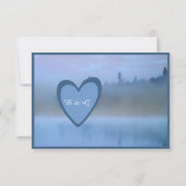 Hochzeit von staubblauer Waldlandschaft RSVP Karte (Rückseite)