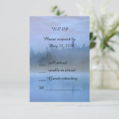 Hochzeit von staubblauer Waldlandschaft RSVP Karte (Stehend Vorderseite)