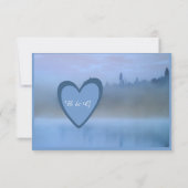 Hochzeit von staubblauer Waldlandschaft RSVP Karte (Rückseite)