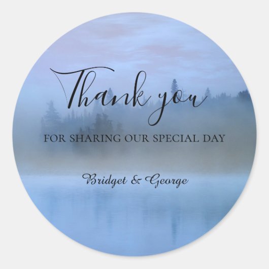 Hochzeit von staubblauer Waldlandschaft Runder Aufkleber (Vorderseite)