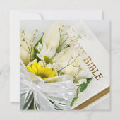 Hochzeit von weißen Tulips und Daisy auf der Bibel Einladung (Vorderseite)