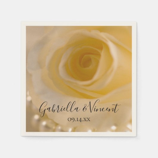 Hochzeit von Weißrosen und Perlen Serviette (Vorderseite)